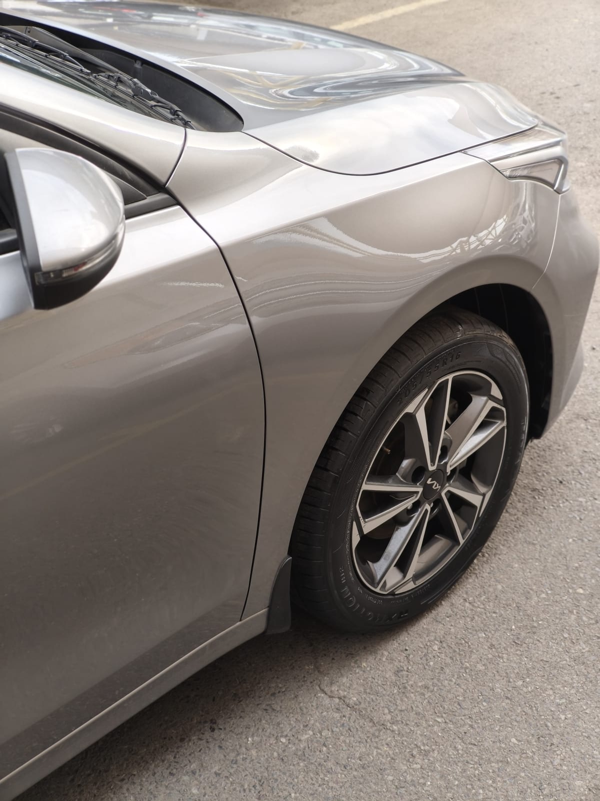 2022 KIA Cerato EX Gris - Miniatura 5