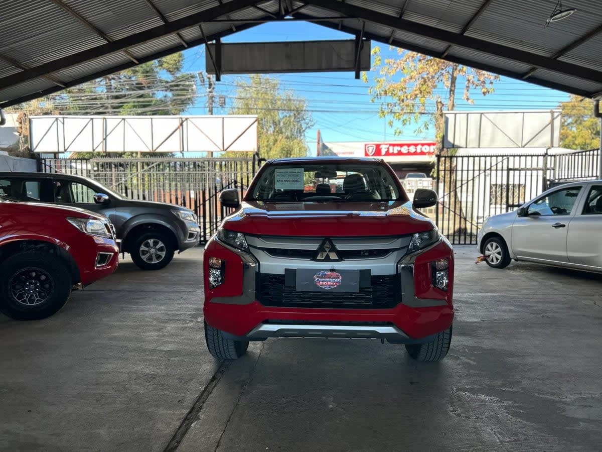 2023 Mitsubishi Katana 2.4 Rojo - Imagen 1