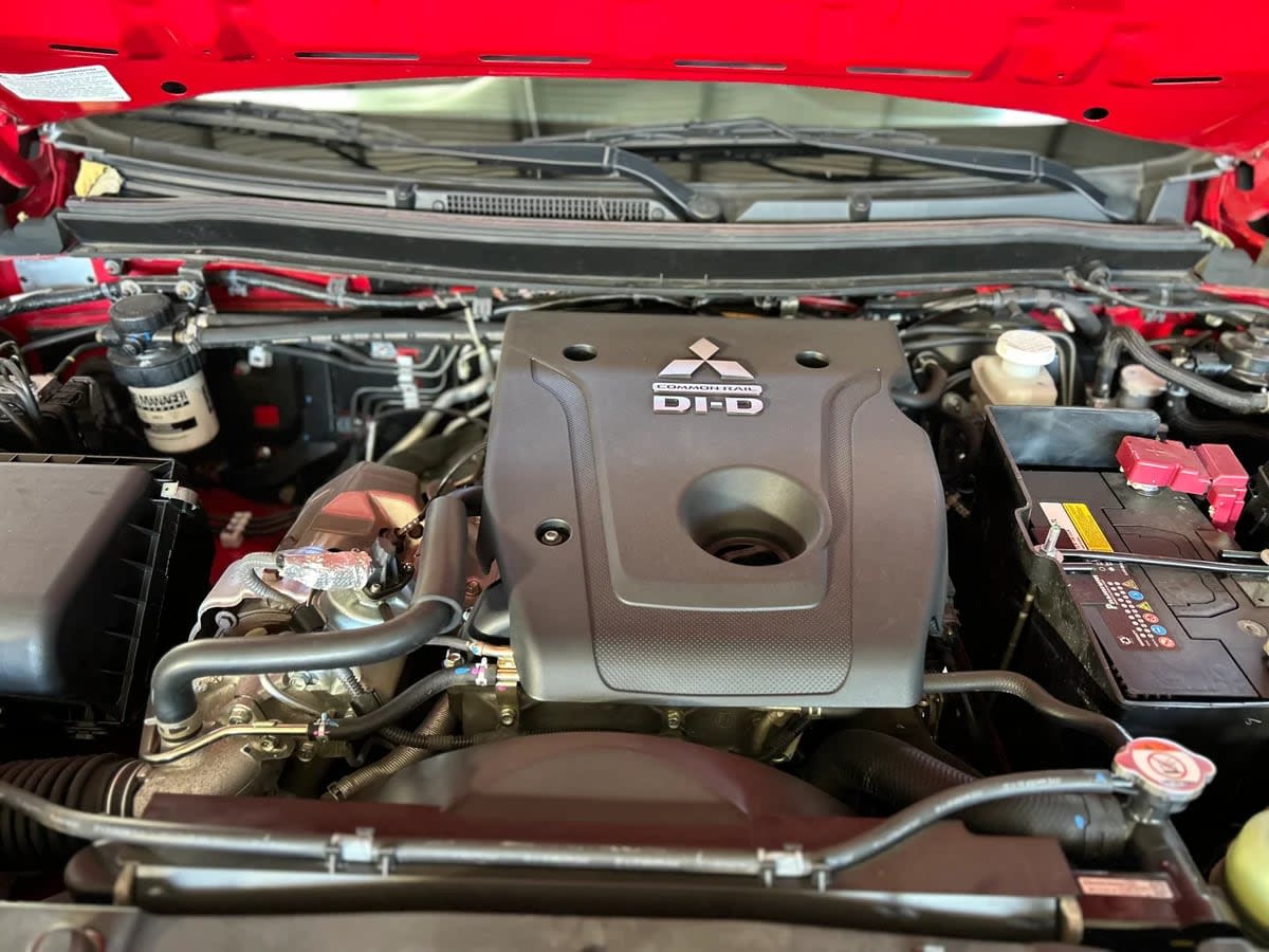 2023 Mitsubishi Katana 2.4 Rojo - Miniatura 6