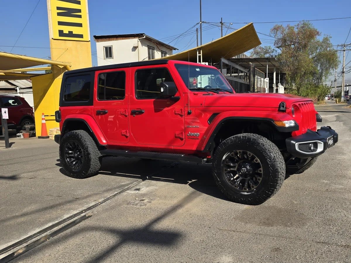 2022 Jeep WRANGLER SAHARA UNLIMITED 3.6 AUT 3.6 Rojo - Imagen 1