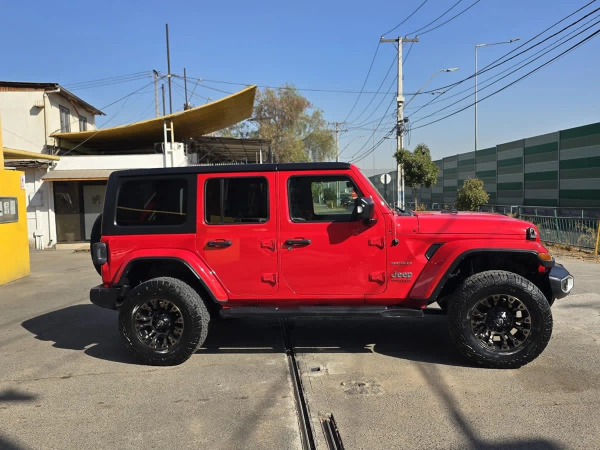 2022 Jeep WRANGLER SAHARA UNLIMITED 3.6 AUT 3.6 Rojo - Miniatura 3