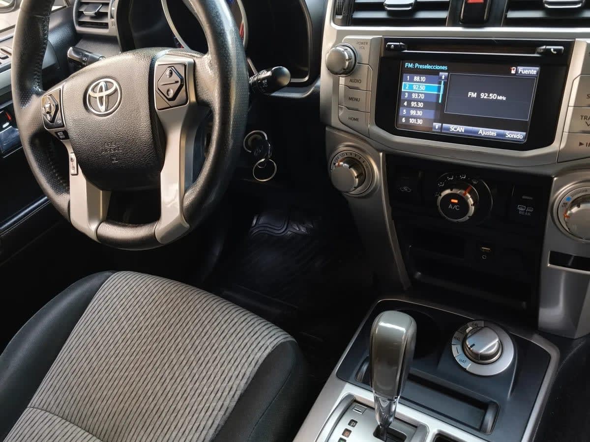 2018 Toyota 4RUNNER 4X4 4.0 AUT Plata - Miniatura 9