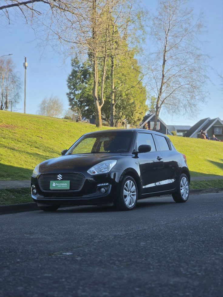 2018 Suzuki Swift GL Negro - Imagen 1