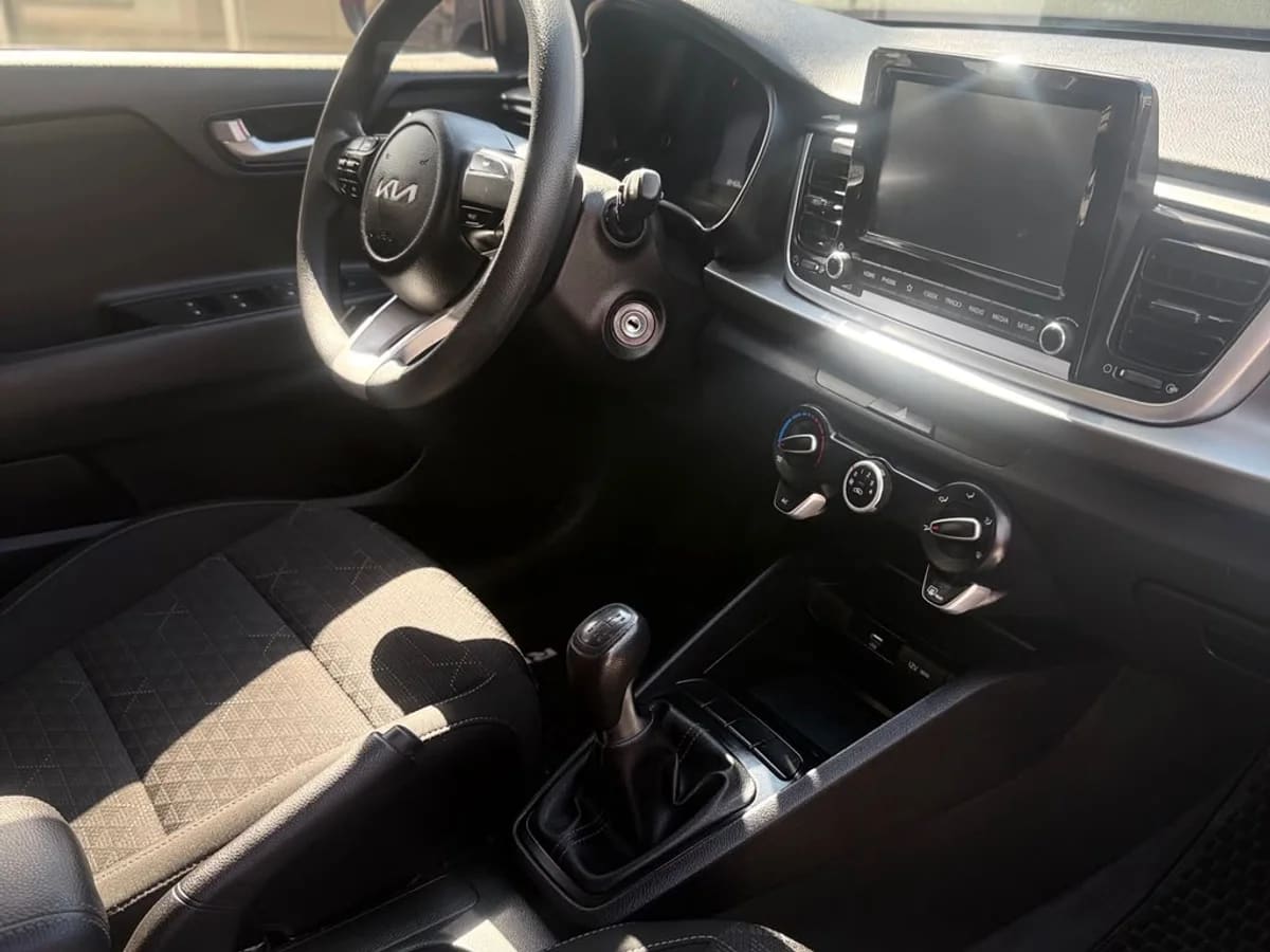2022 Kia Rio 4 1.4 Rojo - Miniatura 9