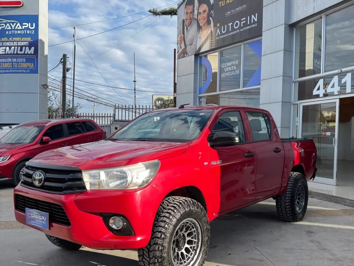 2022 Toyota Hilux 2.4 Rojo - Miniatura 2
