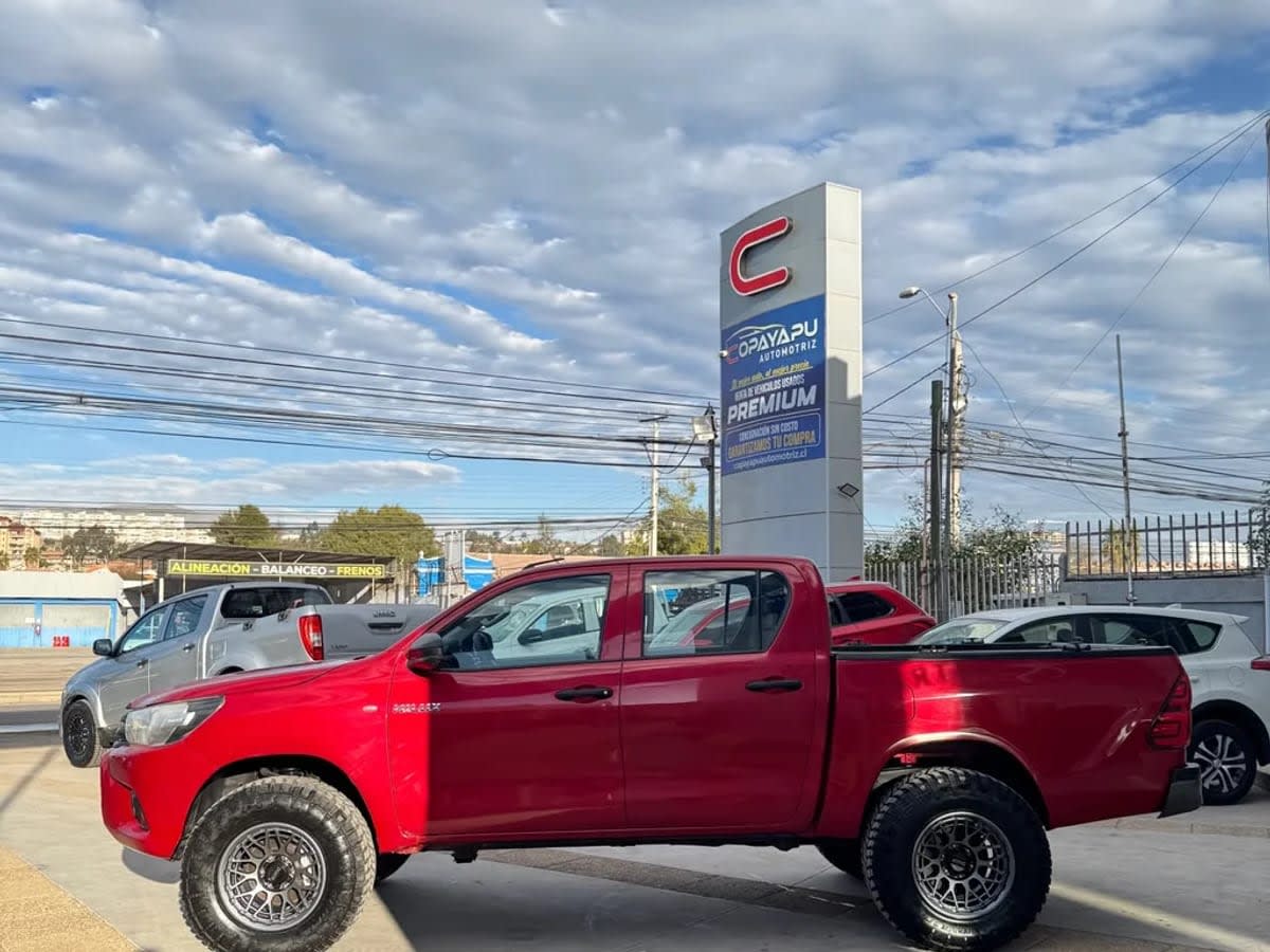 2022 Toyota Hilux 2.4 Rojo - Miniatura 7