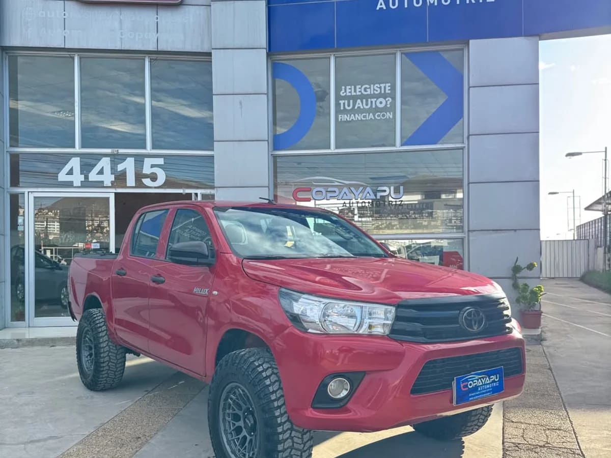 2022 Toyota Hilux 2.4 Rojo - Miniatura 9