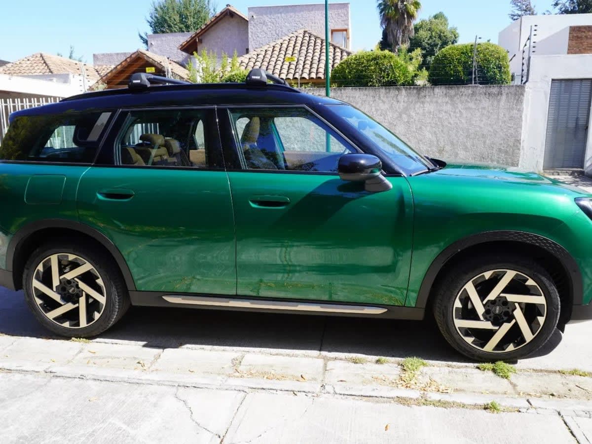 2025 MINI Countryman Cooper Favoured Verde - Miniatura 4