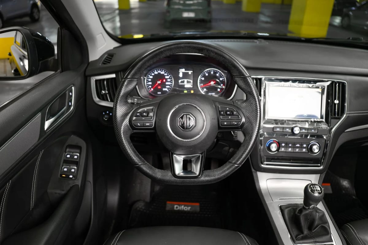 2023 MG RX5 1.5T Negro - Miniatura 3
