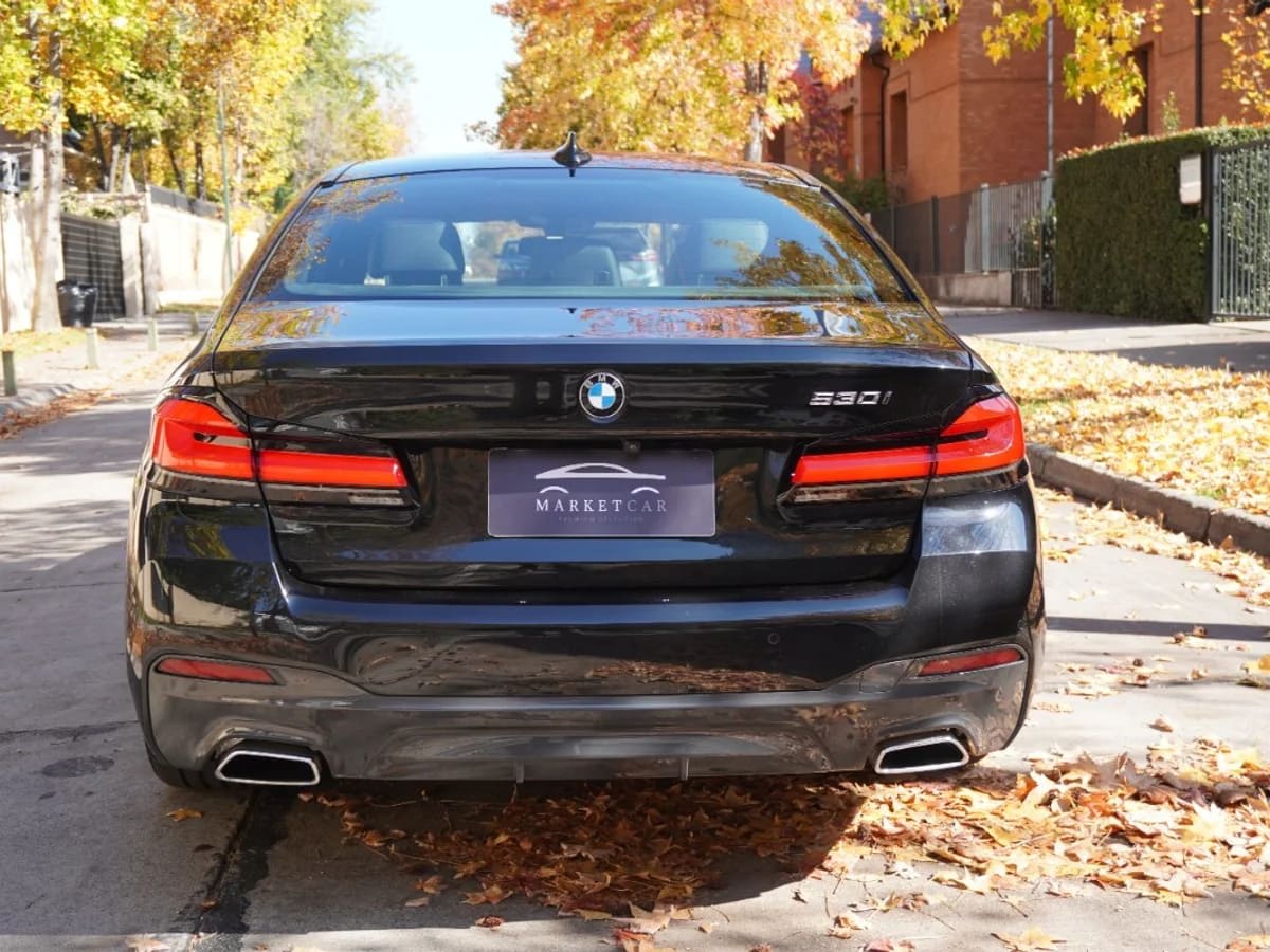 2024 BMW 530 M Negro - Miniatura 6