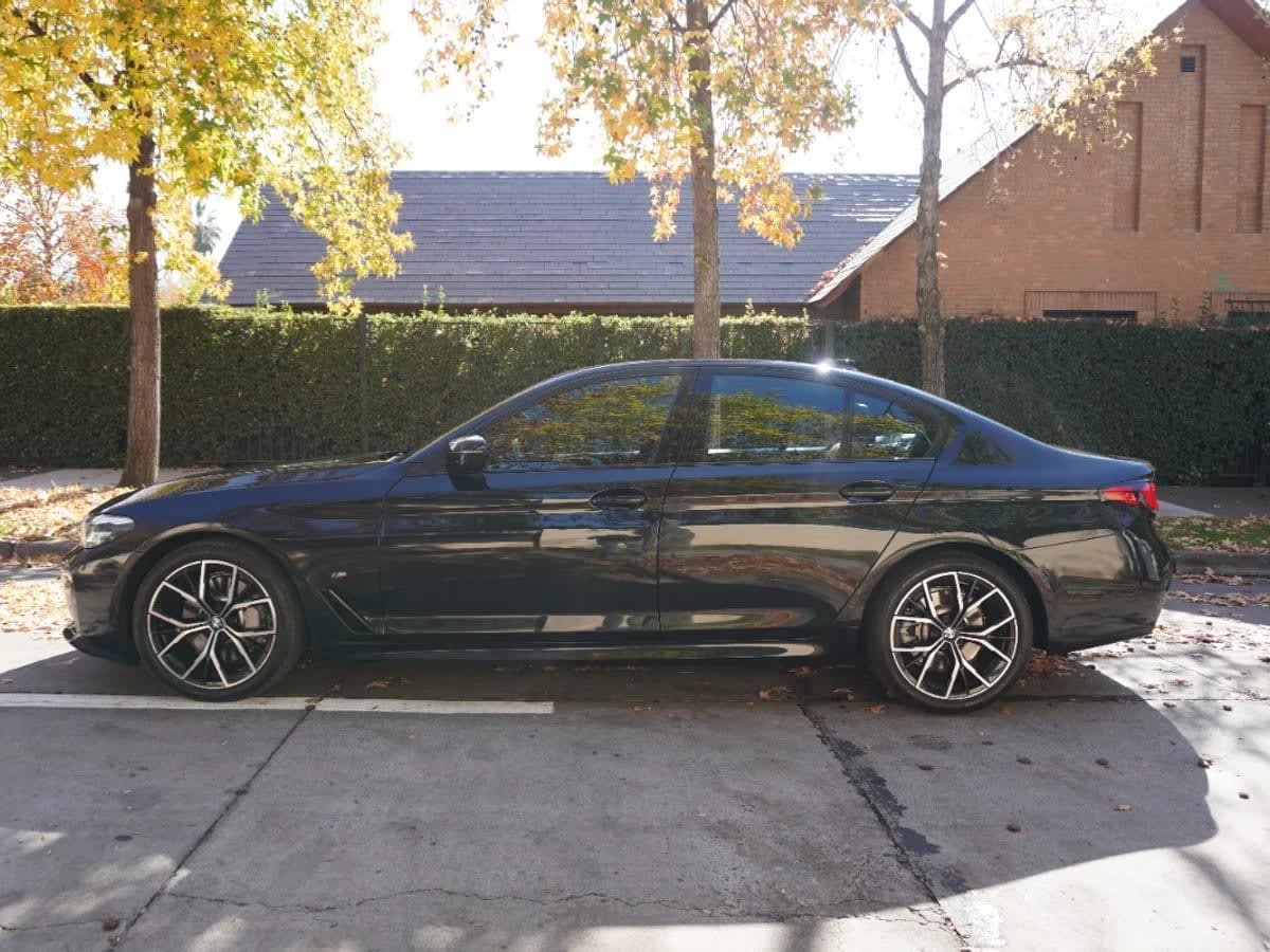 2024 BMW 530 M Negro - Miniatura 8