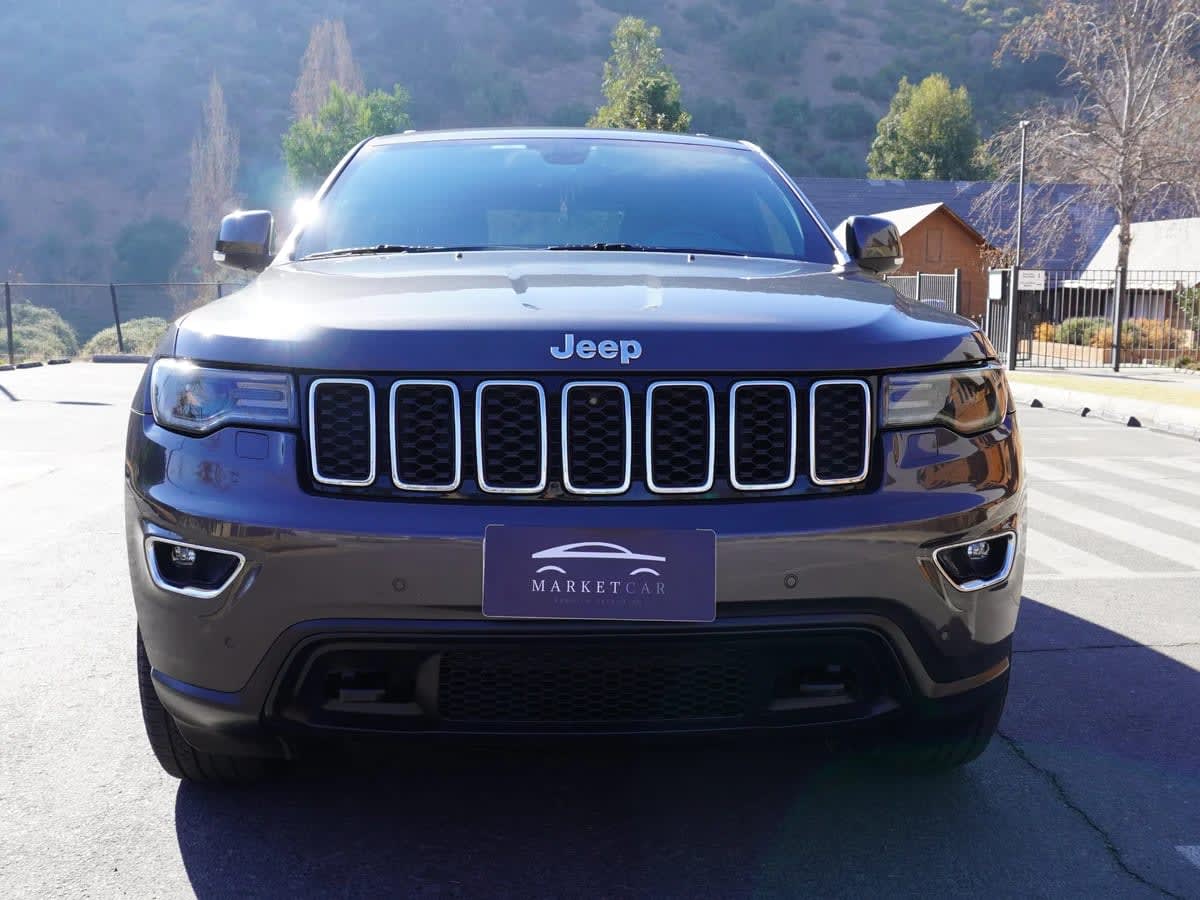 2019 Jeep Grand Cherokee LAREDO Gris - Miniatura 2