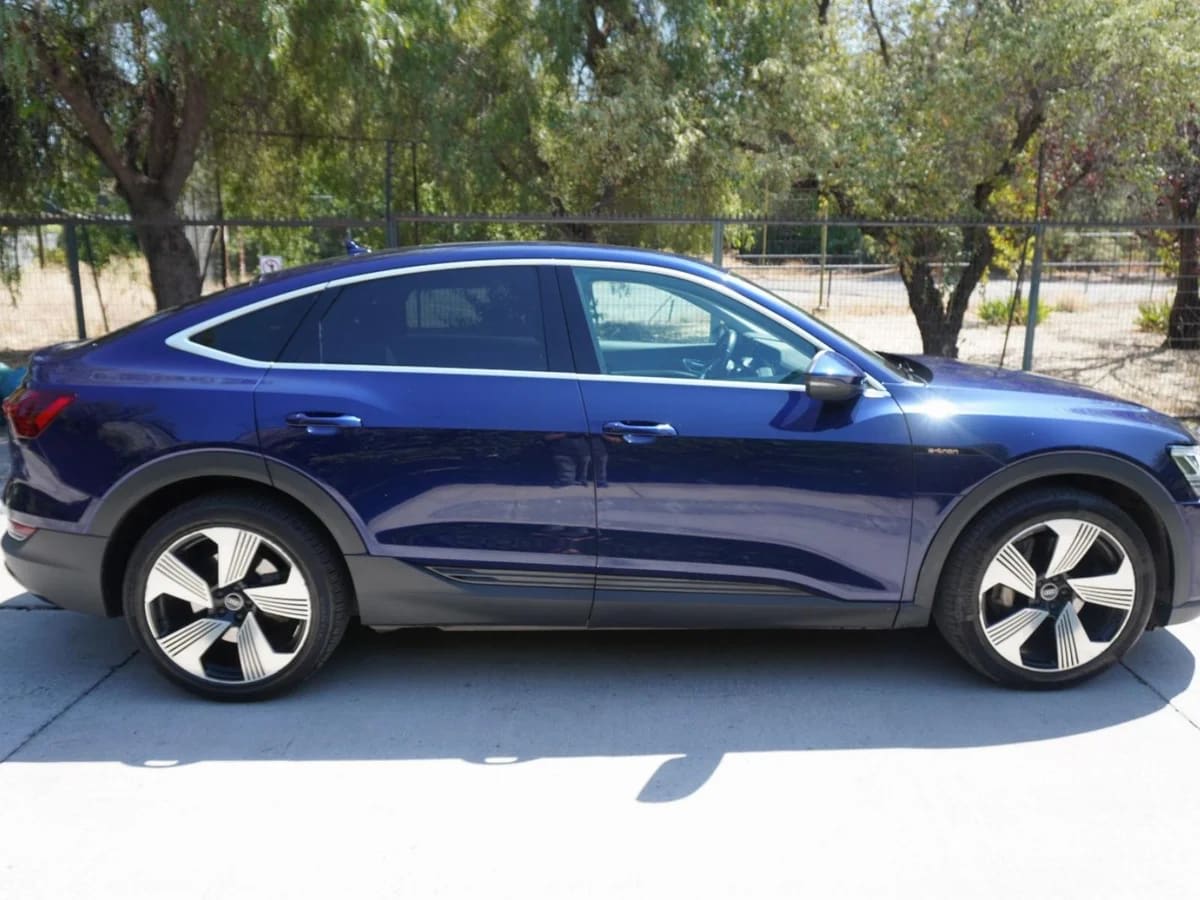2022 Audi E-Tron Sportback Sportback Azul - Miniatura 4