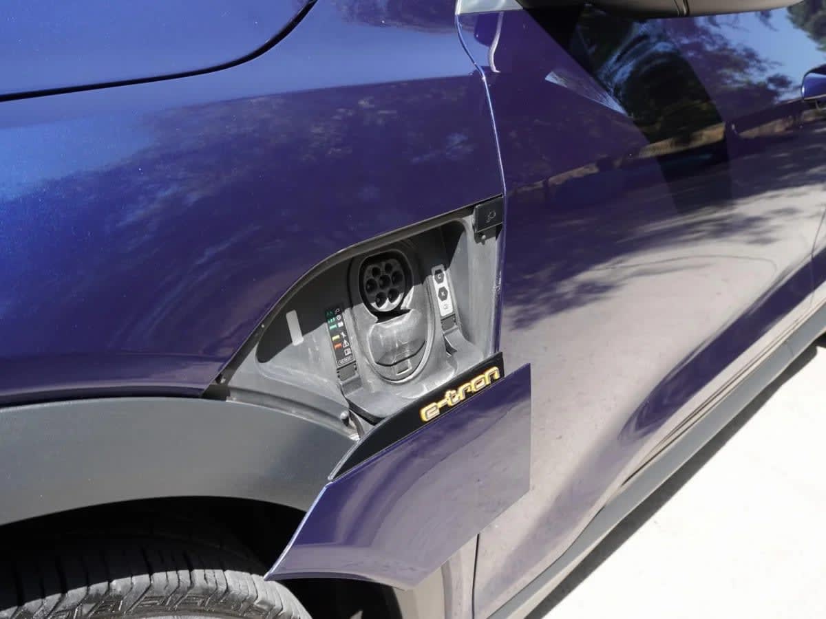 2022 Audi E-Tron Sportback Sportback Azul - Miniatura 9