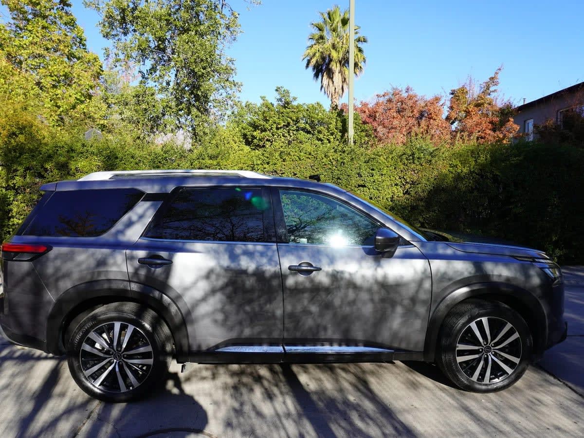 2025 Nissan Pathfinder 3.5 Gris - Miniatura 4
