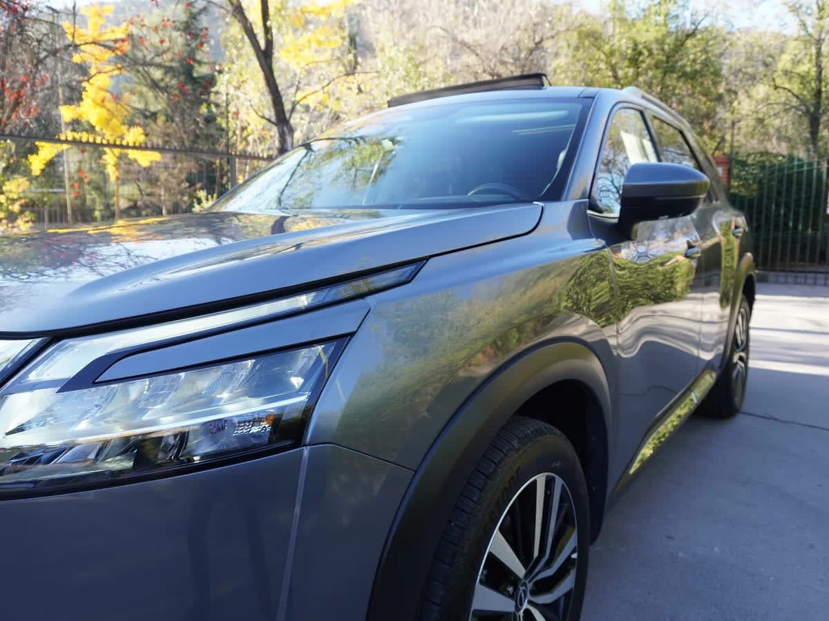 2025 Nissan Pathfinder 3.5 Gris - Miniatura 10