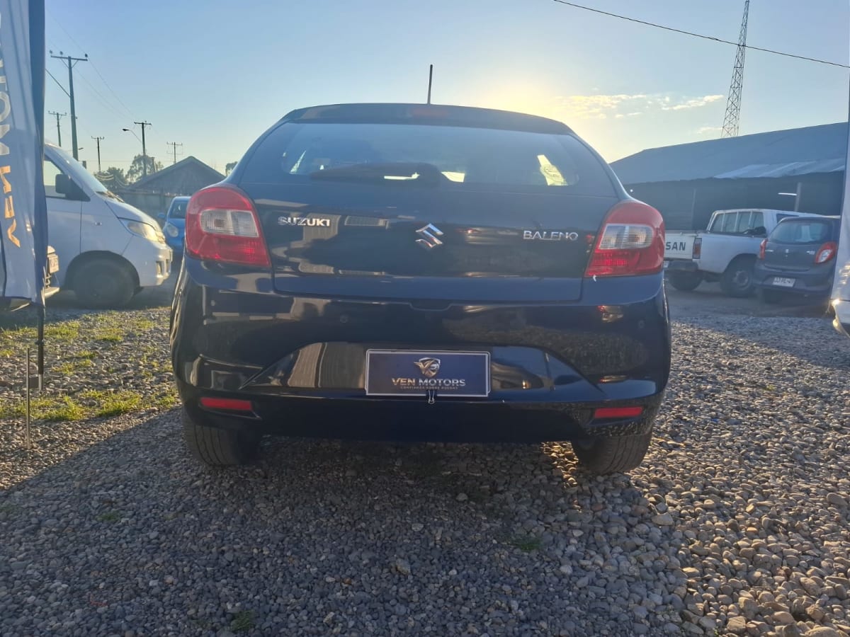 2018 Suzuki Baleno Negro - Miniatura 8