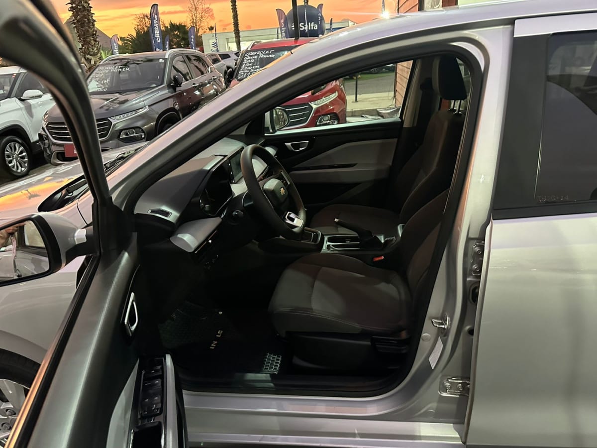 2024 Chevrolet Sail LTZ Plata - Miniatura 8