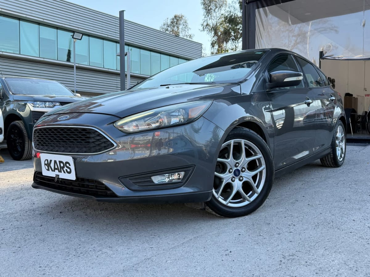 2016 Ford Focus SE Gris - Imagen 1