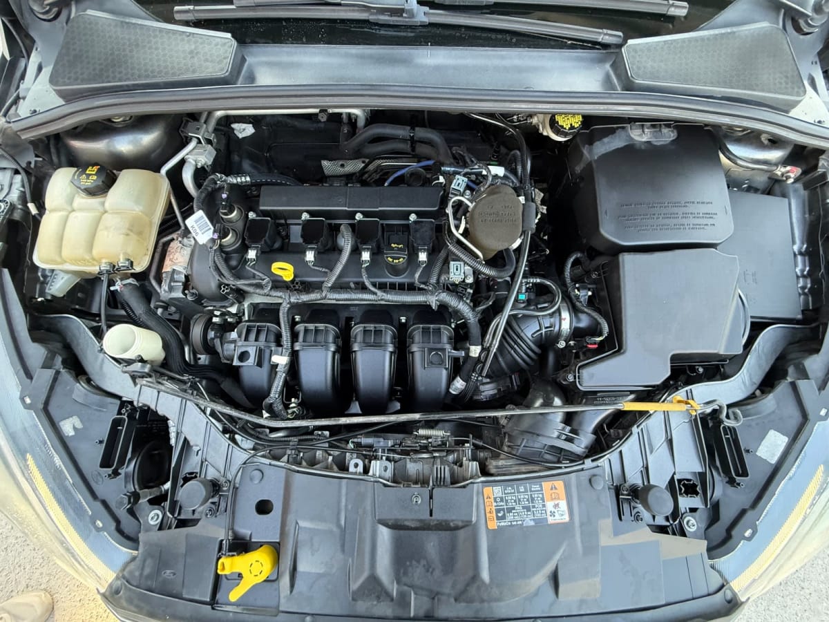 2016 Ford Focus SE Gris - Miniatura 10