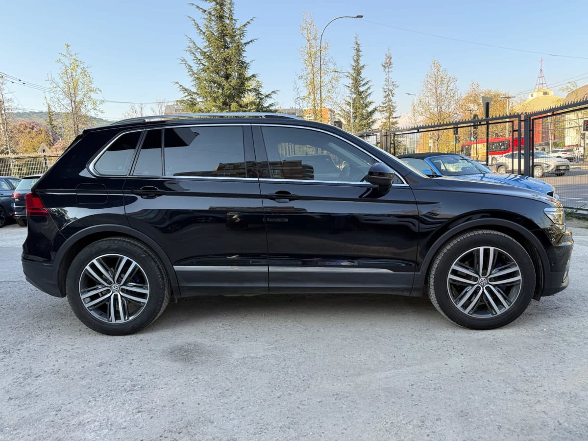2019 Volkswagen Tiguan Sport Sport Negro - Miniatura 4