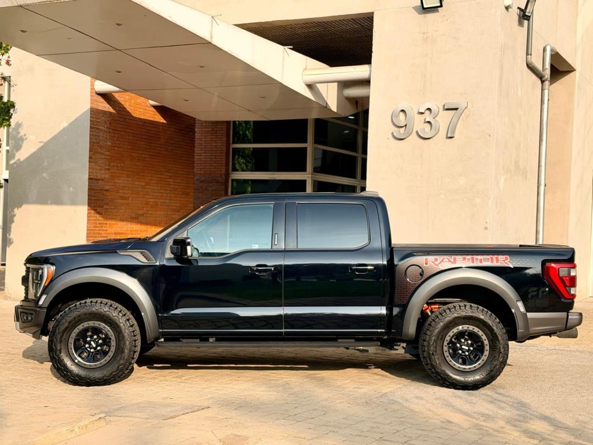 2024 Ford F150 Raptor 3.5 Negro - Miniatura 9