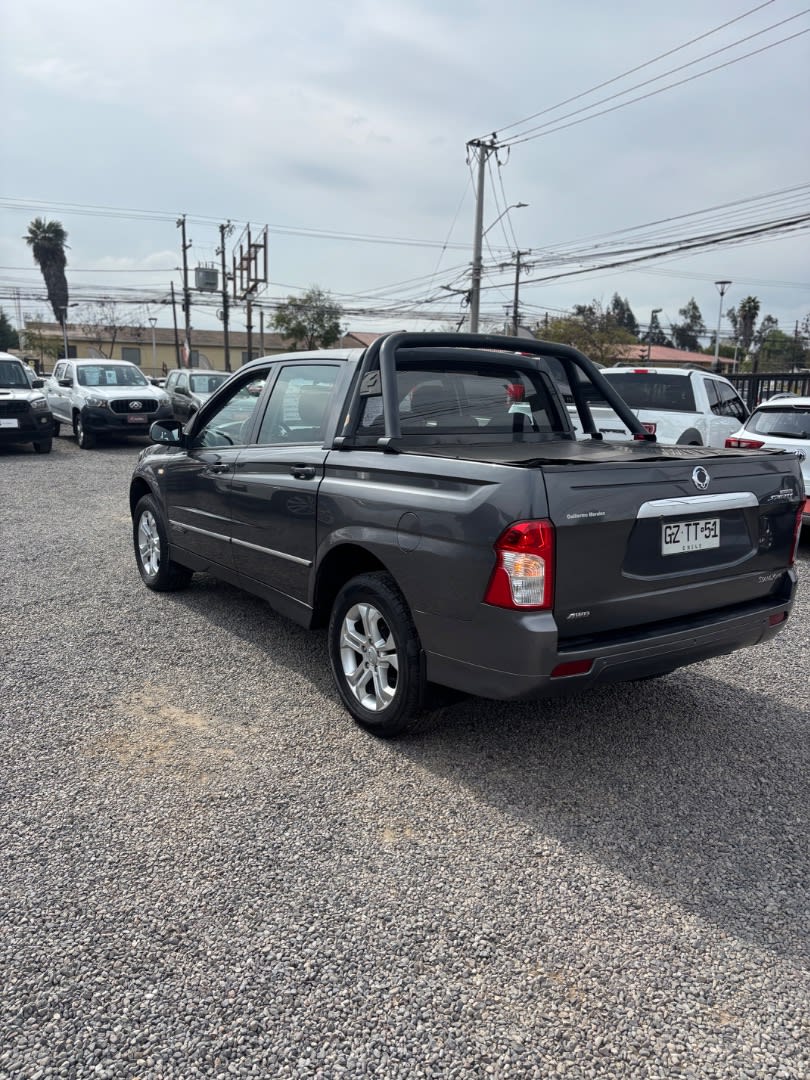 2015 SsangYong ACTYON Gris - Miniatura 3