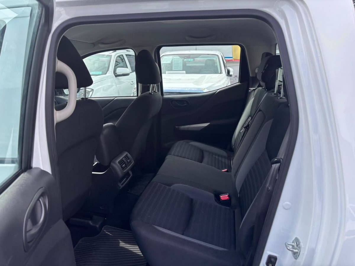 2024 Nissan Navara Blanco - Miniatura 9