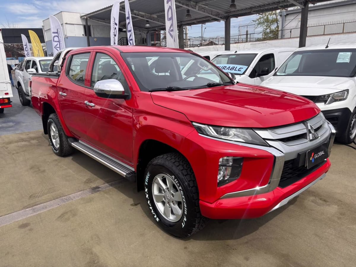 2022 Mitsubishi L200 Rojo - Miniatura 3
