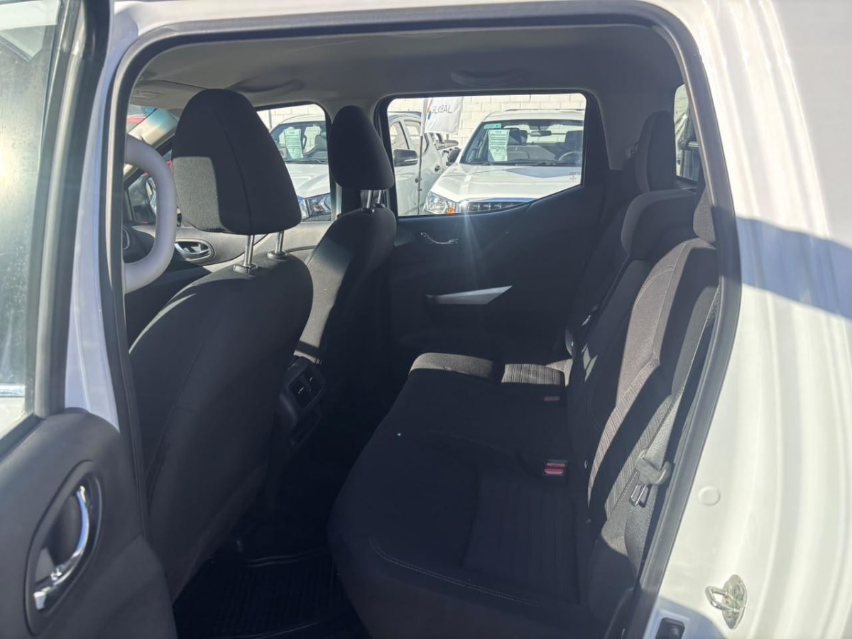 2023 Nissan NAVARA D CAB 2.3 D Blanco - Miniatura 9