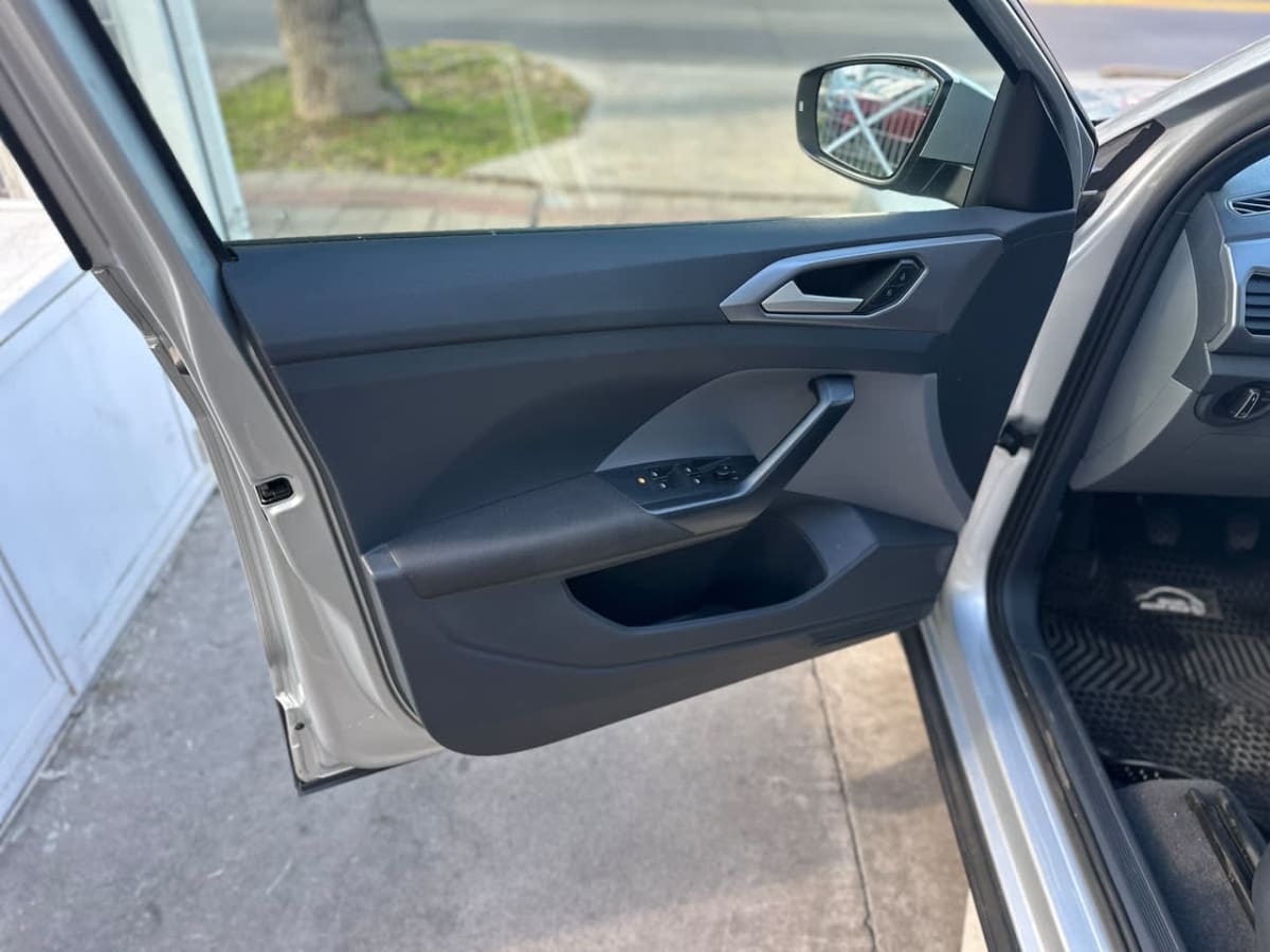 2021 Volkswagen T-Cross Comfortline Plata - Miniatura 7