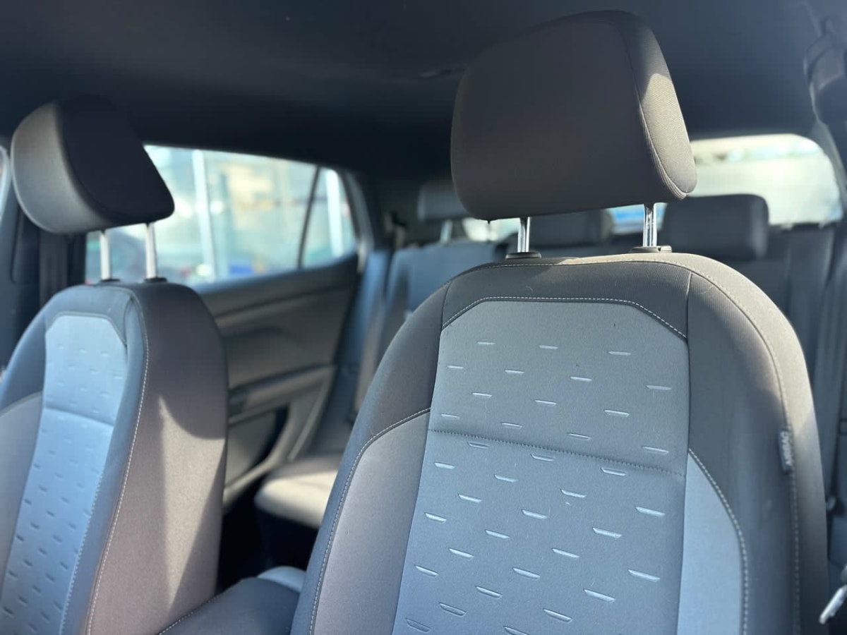 2021 Volkswagen T-Cross Comfortline Plata - Miniatura 9