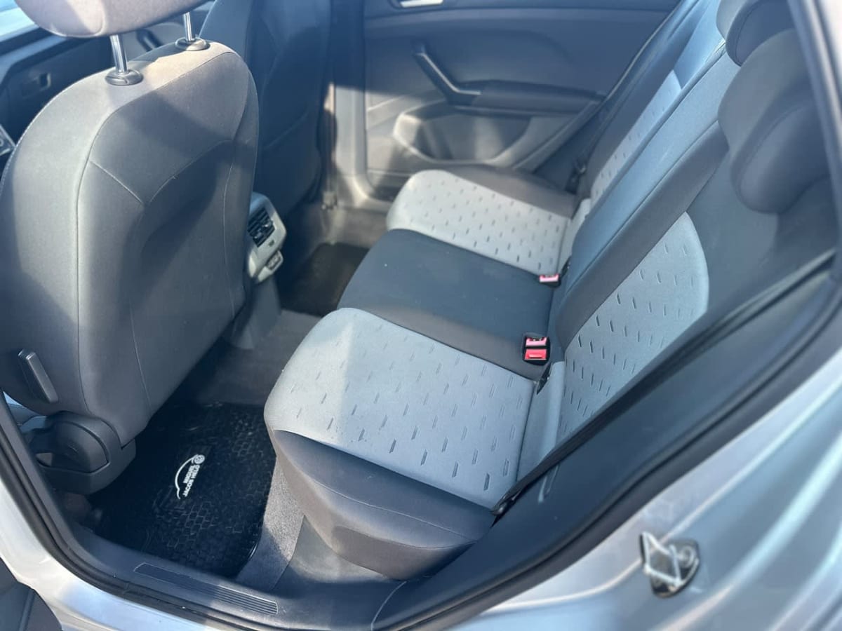 2021 Volkswagen T-Cross Comfortline Plata - Miniatura 10