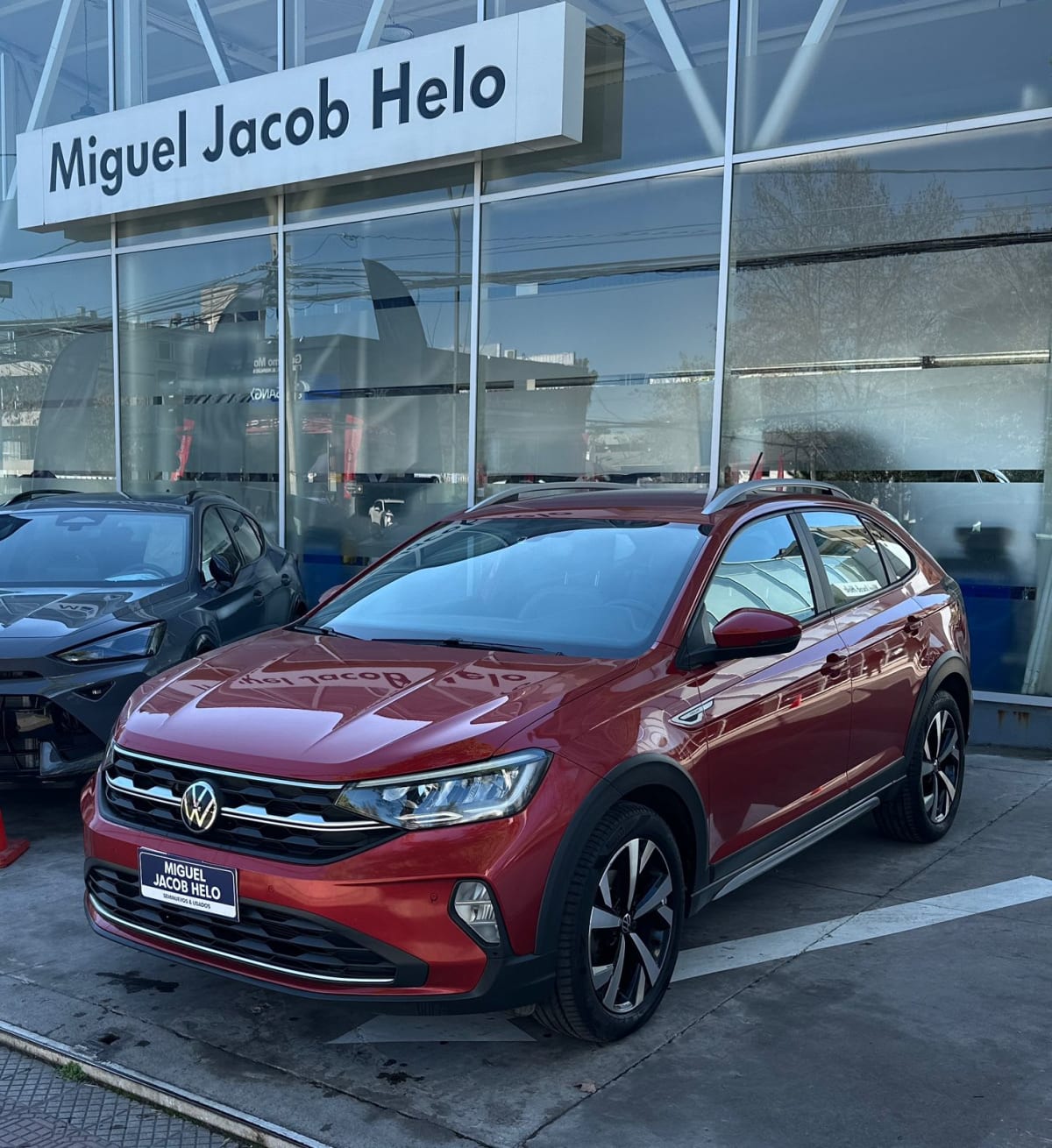 2021 Volkswagen Nivus Highline Rojo - Miniatura 3