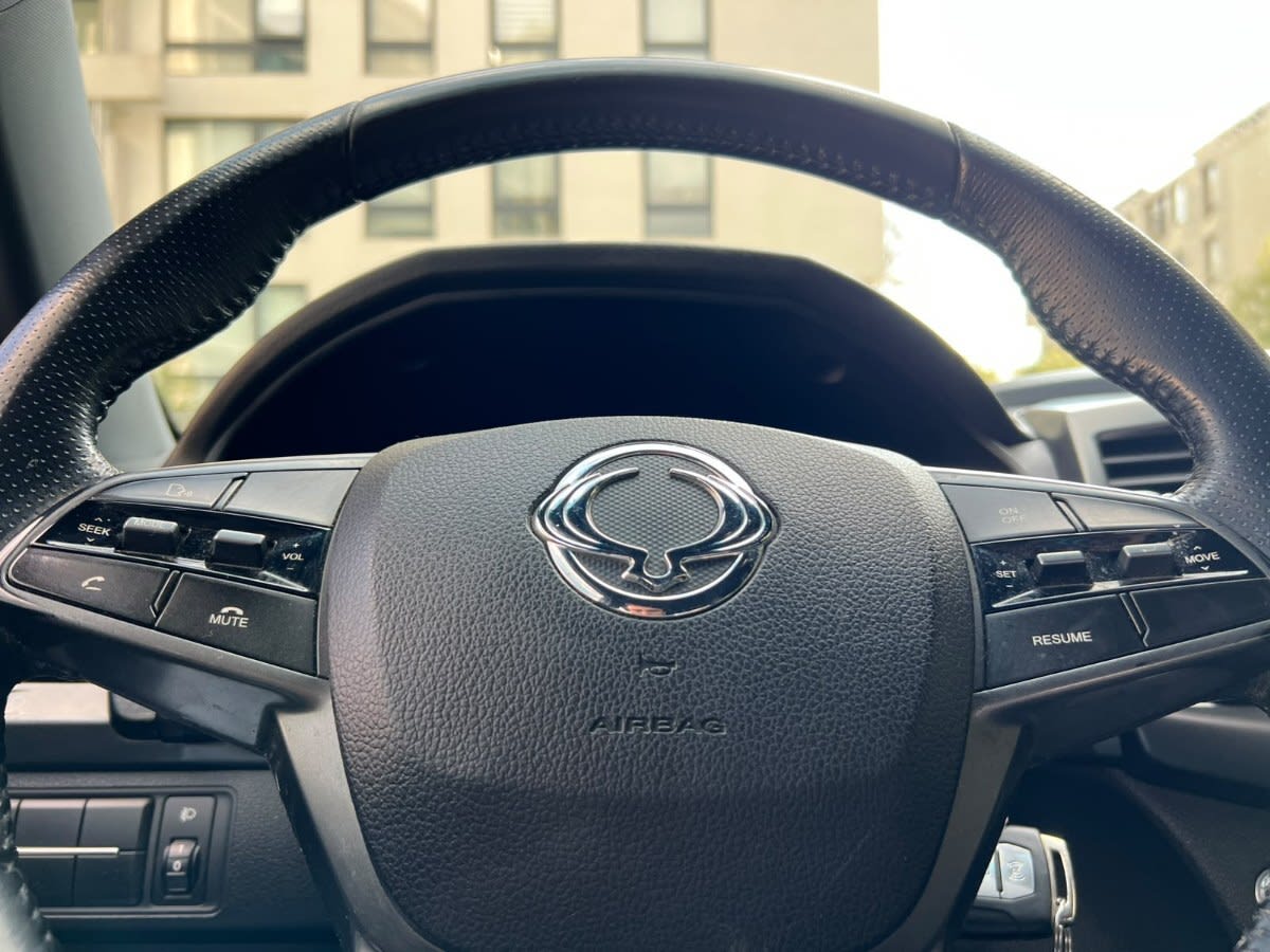 2022 SsangYong MUSSO GRAND Blanco - Miniatura 2