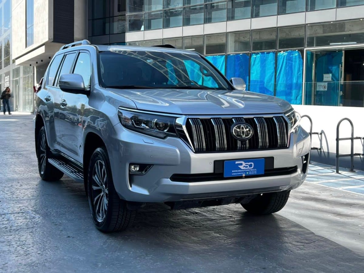 2023 Toyota LAND CRUISER PRADO VXL Plata - Miniatura 7