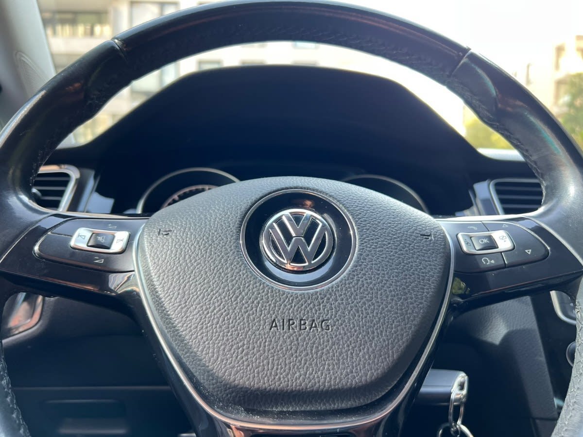 2018 Volkswagen GOLF COMFORTLINE Azul - Miniatura 2