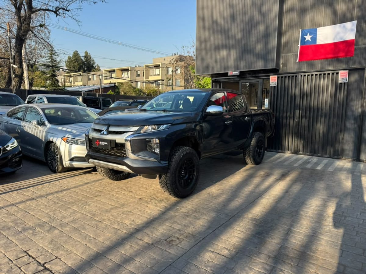 2022 Mitsubishi L200 Katana - Imagen 1