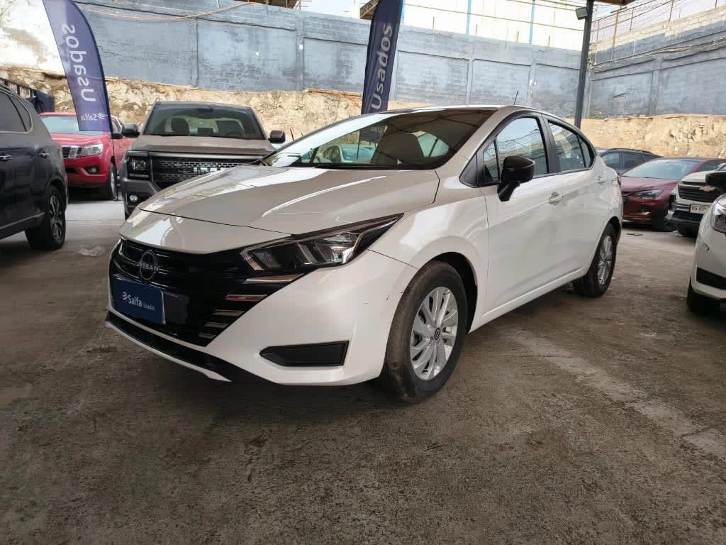 2025 Nissan Versa SENSE Blanco - Imagen 1