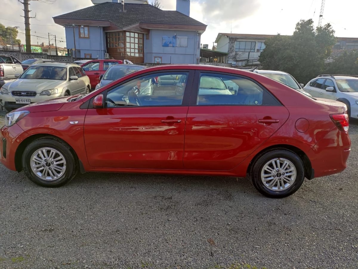 2024 KIA Soluto 1.4 Rojo - Miniatura 3