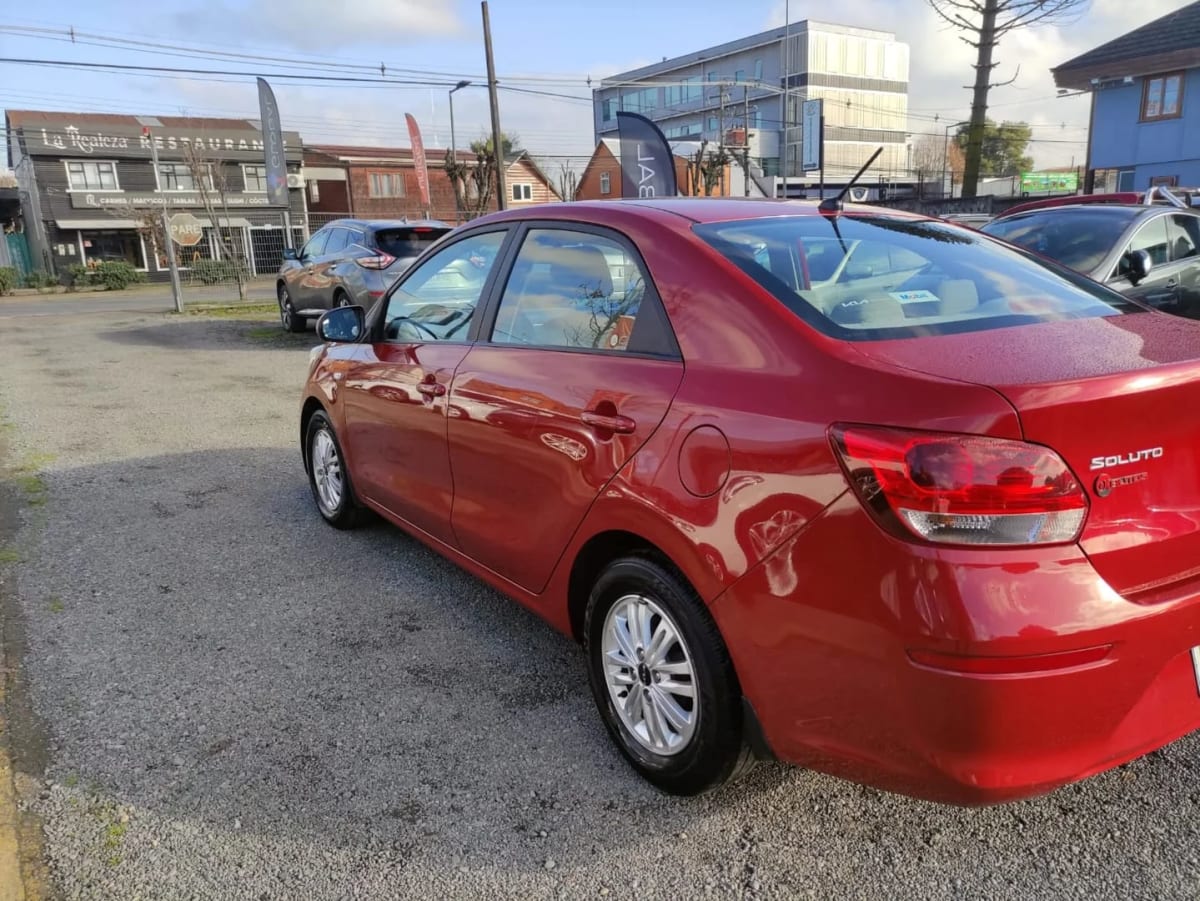 2024 KIA Soluto 1.4 Rojo - Miniatura 4