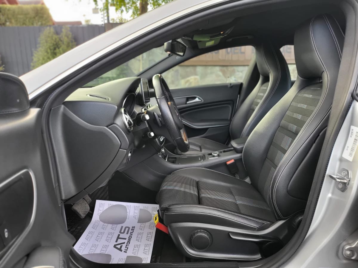 2020 Mercedes-Benz CLA 180 180 Plata - Miniatura 10