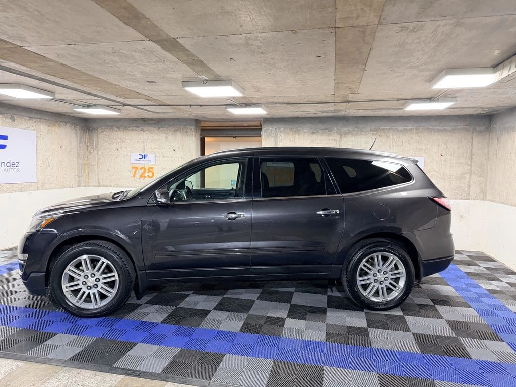 2015 Chevrolet TRAVERSE Gris - Miniatura 2