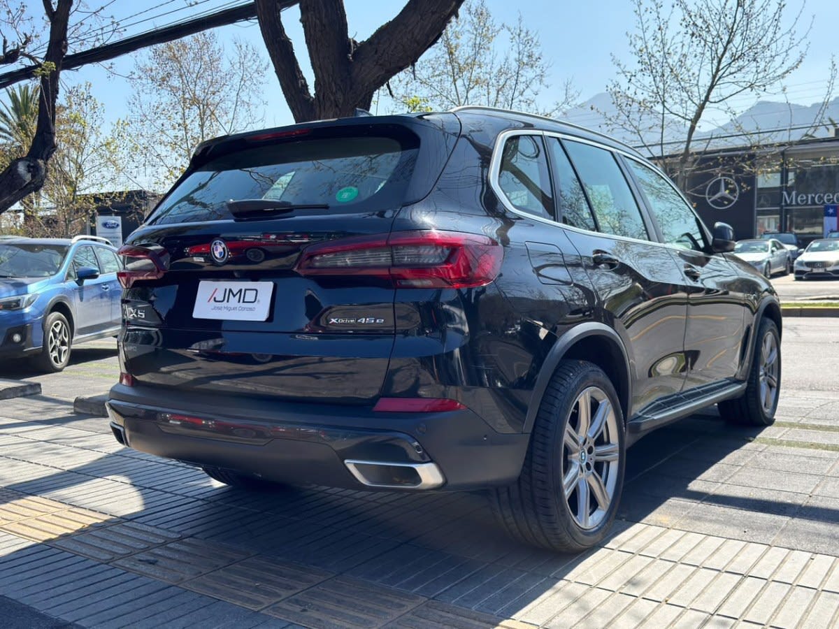 2022 BMW X5 45E Gris - Miniatura 6