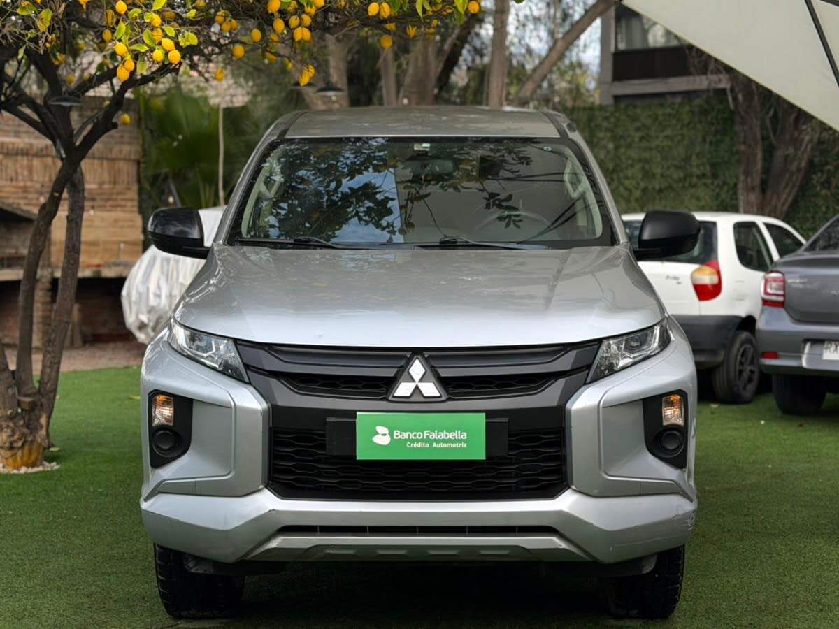 2020 Mitsubishi L200 WORK Plata - Miniatura 3