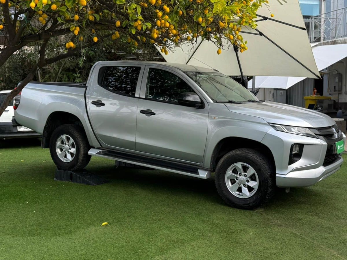 2020 Mitsubishi L200 WORK Plata - Miniatura 6