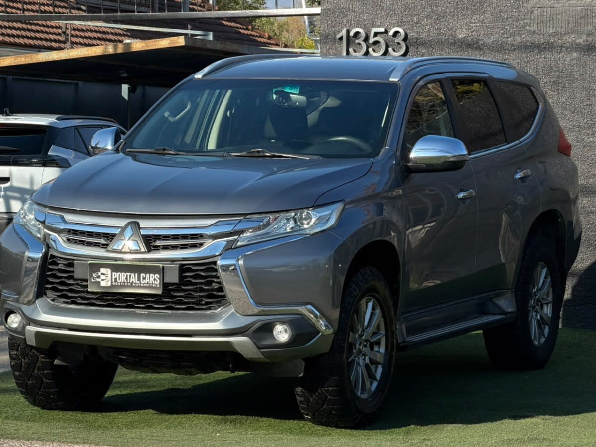 2018 Mitsubishi MONTERO SPORT 2.4 Gris - Miniatura 4