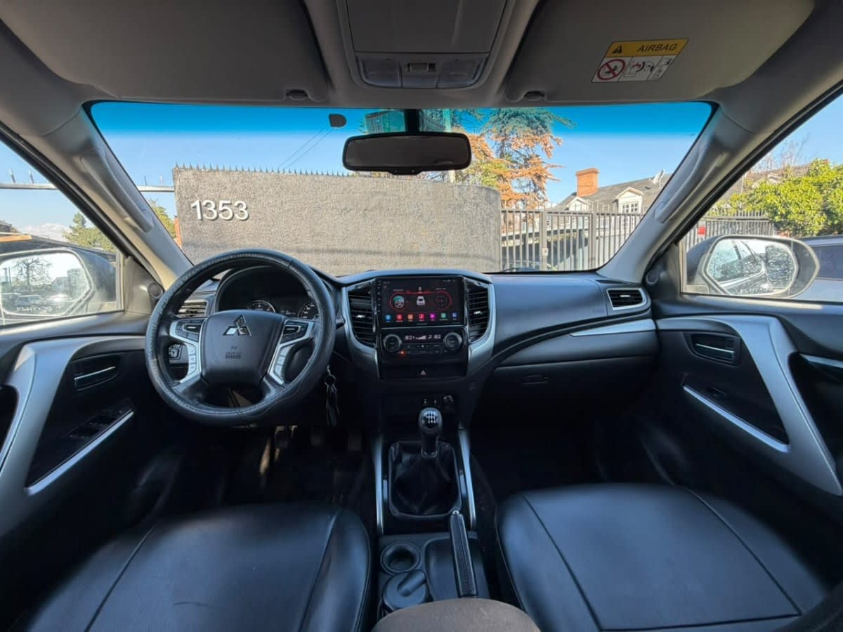 2018 Mitsubishi MONTERO SPORT 2.4 Gris - Miniatura 8