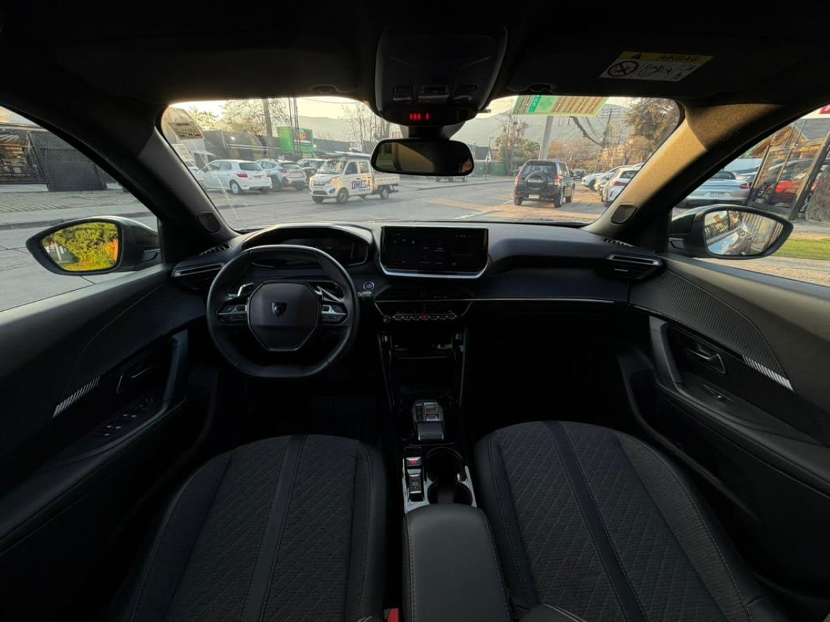 2024 Peugeot 2008 1.5 Gris - Miniatura 6