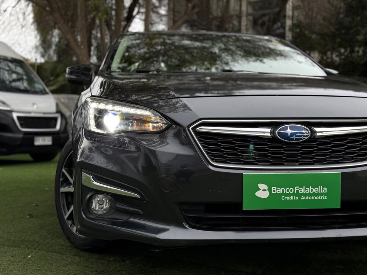 2019 SUBARU IMPREZA 2.0 Gris - Miniatura 3